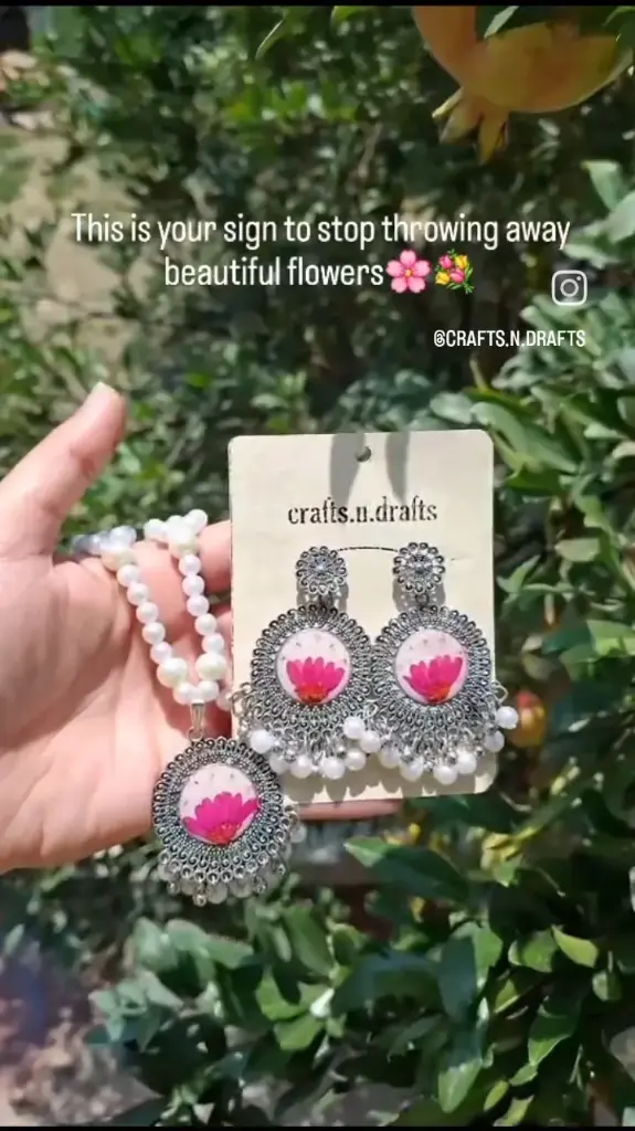 Silver framed resing earring with pendant.