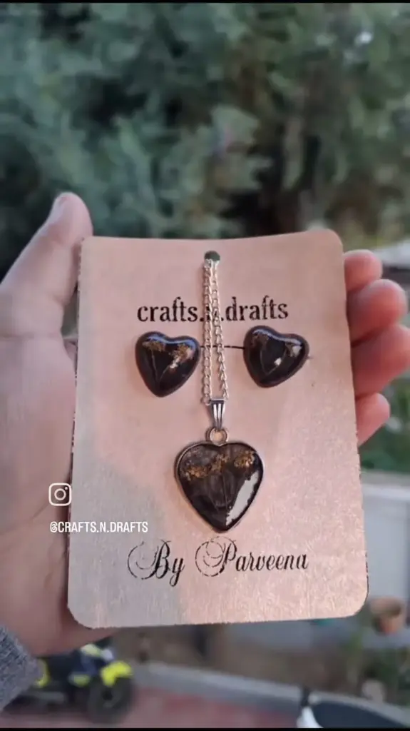 Shinny charcoal resin pendant with earring , Combo.