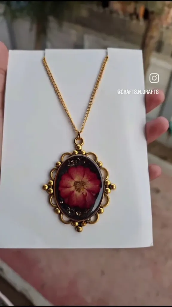 Gold diamond looks earring.