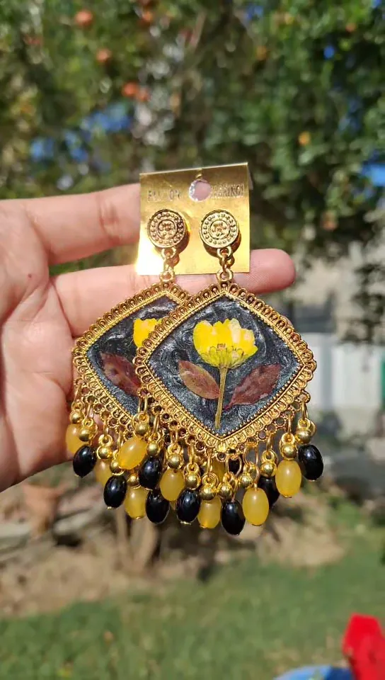 Gold and black resin flower earring.